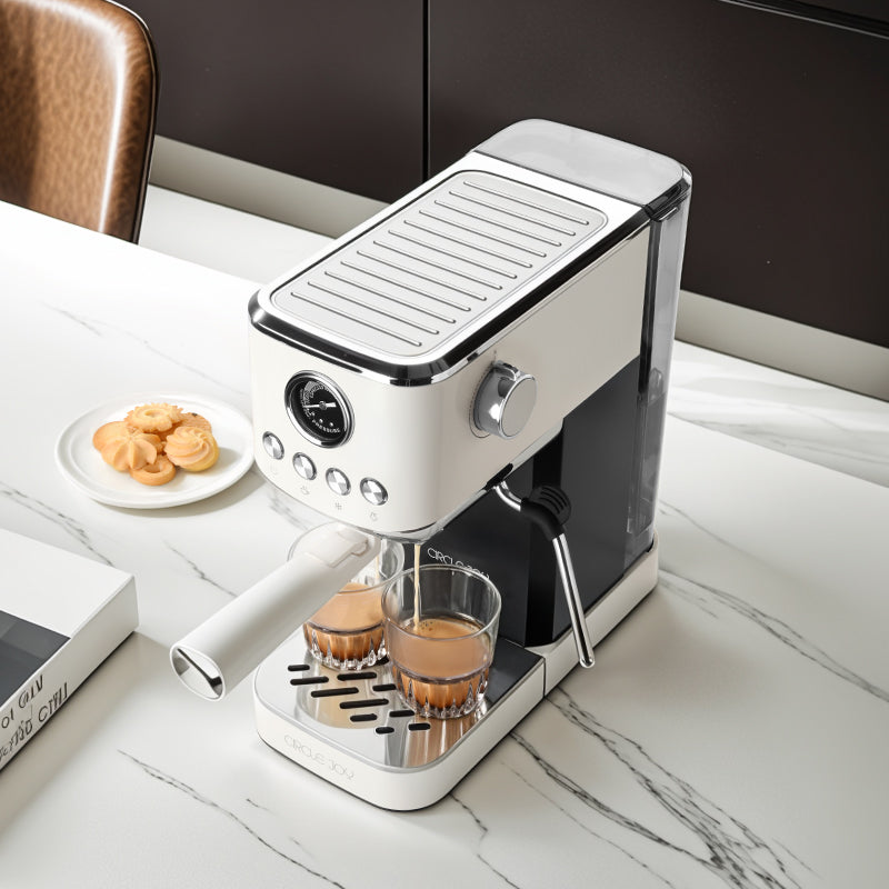 Circle Joy CJ-KFJ01 extracting into two espresso glasses