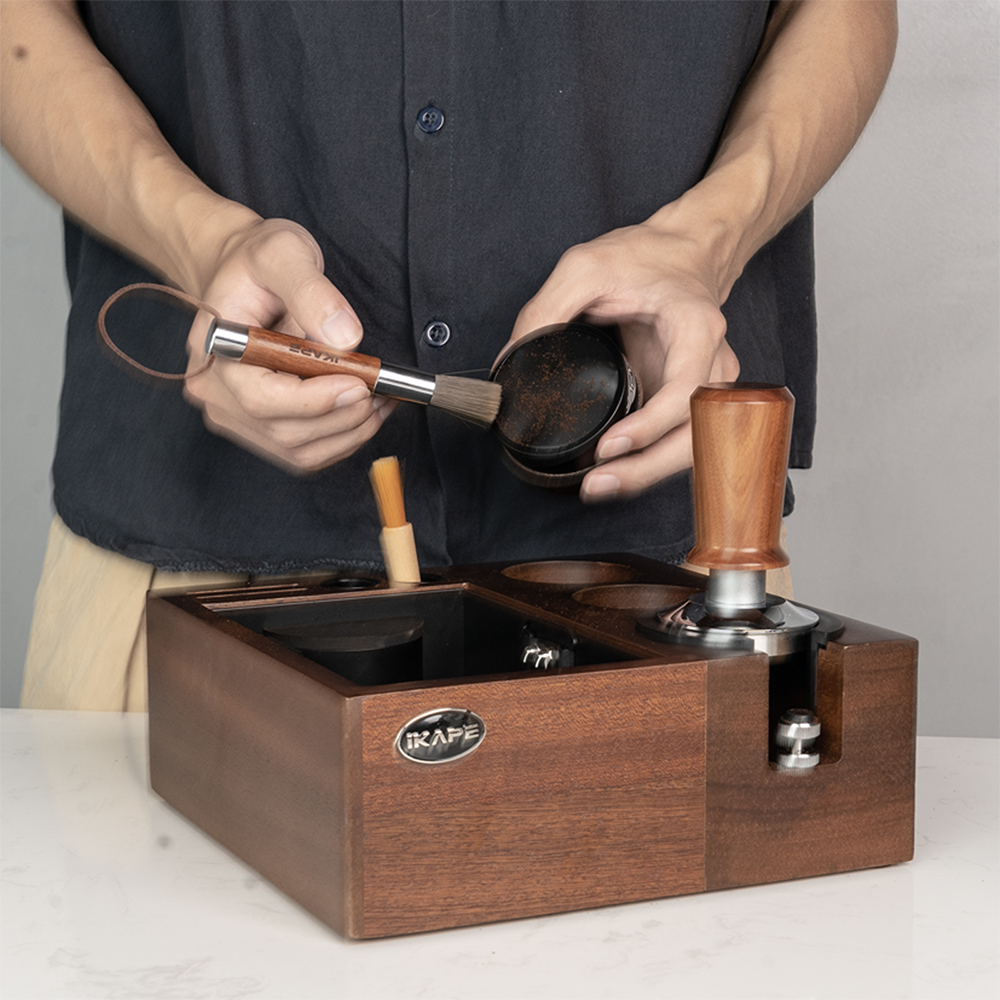IKAPE MsV3Hsz wood-handle brush cleaning a portafilter; other coffee tools excluded