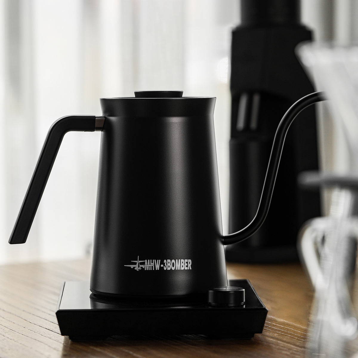 MHW-3BOMBER Assassin kettle, black product view