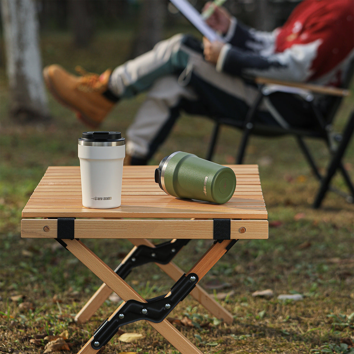 MHW-3BOMBER M5716W beige-white Cooki cup on a camping table; green display cup and other scene equipment are not included.
