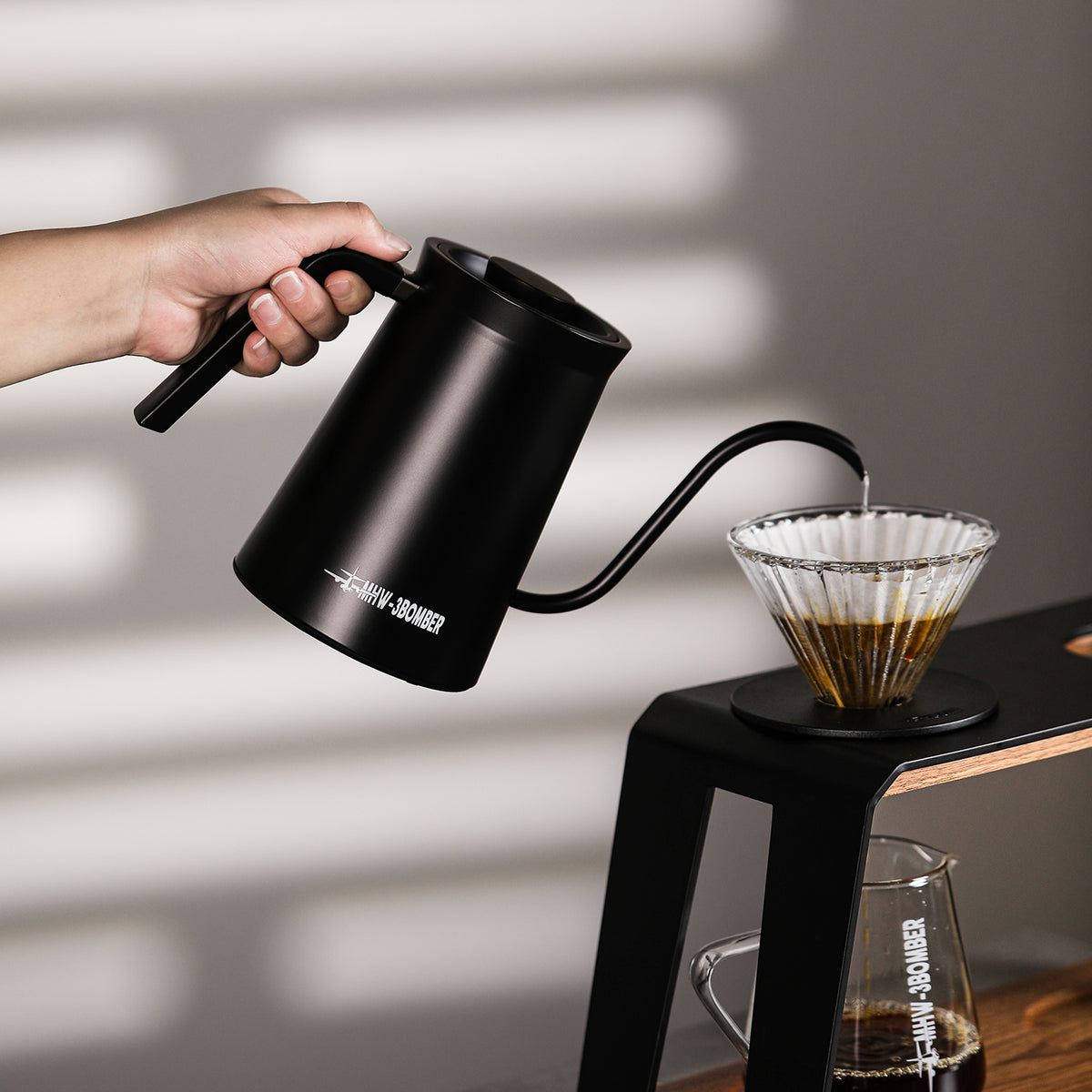 MHW-3BOMBER Assassin kettle pouring, black variant