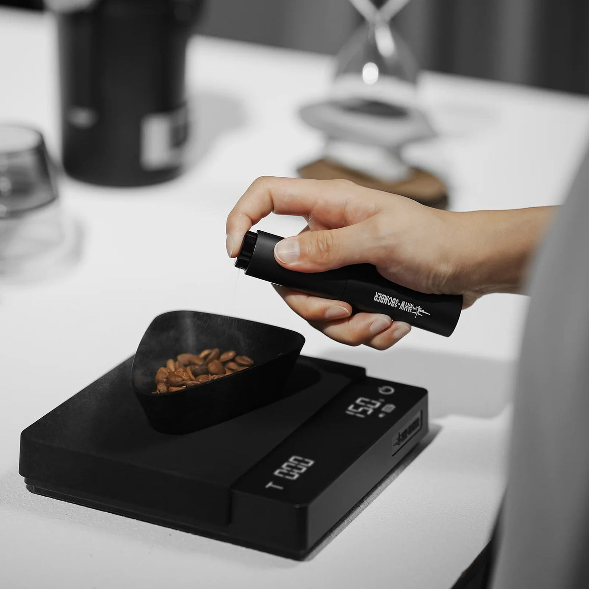 MHW-3BOMBER SB6559 black RDT bottle spraying coffee beans; other equipment and beans are demonstration props, not included