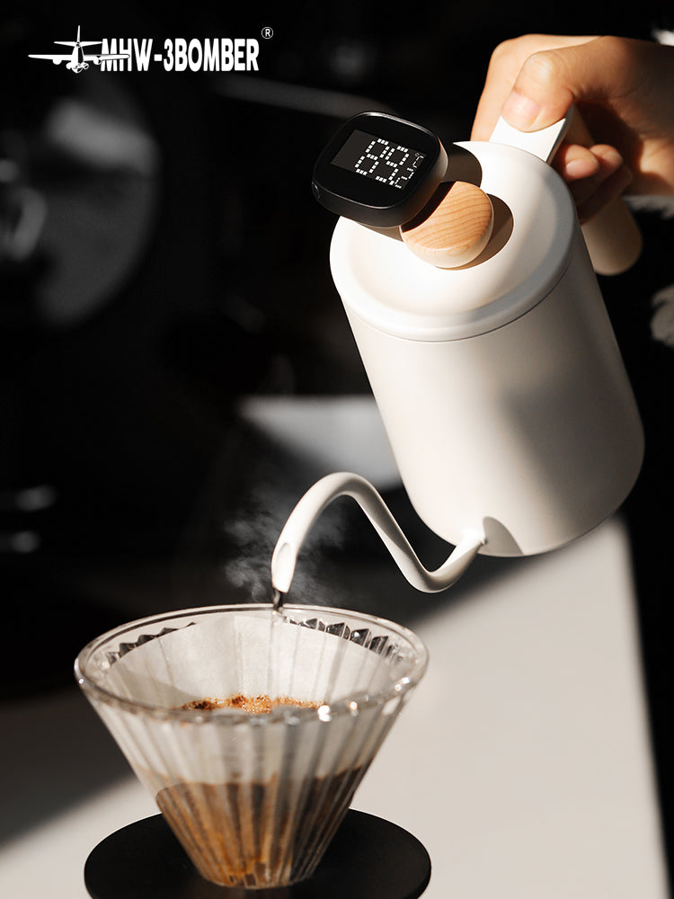 CT5602 thermometer probe positioned for brewing workflow