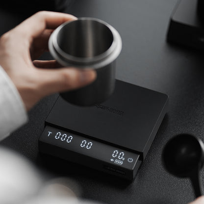MHW-3BOMBER Cube Coffee Scale 3.0 Mini Pro, black — ES6029B — bean weighing; brewing accessories are scene props
