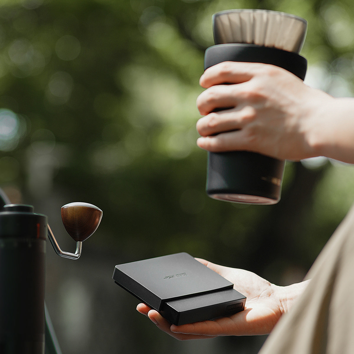 MHW-3BOMBER Cube Coffee Scale 3.0 Mini Pro, black — ES6029B — outdoor platform; brewing accessories are scene props