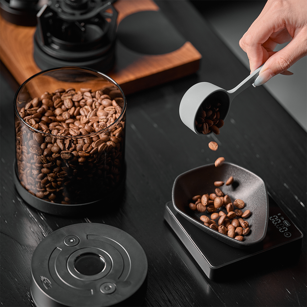 IKAPE black 250g electric vacuum coffee bean canister, photograph 4