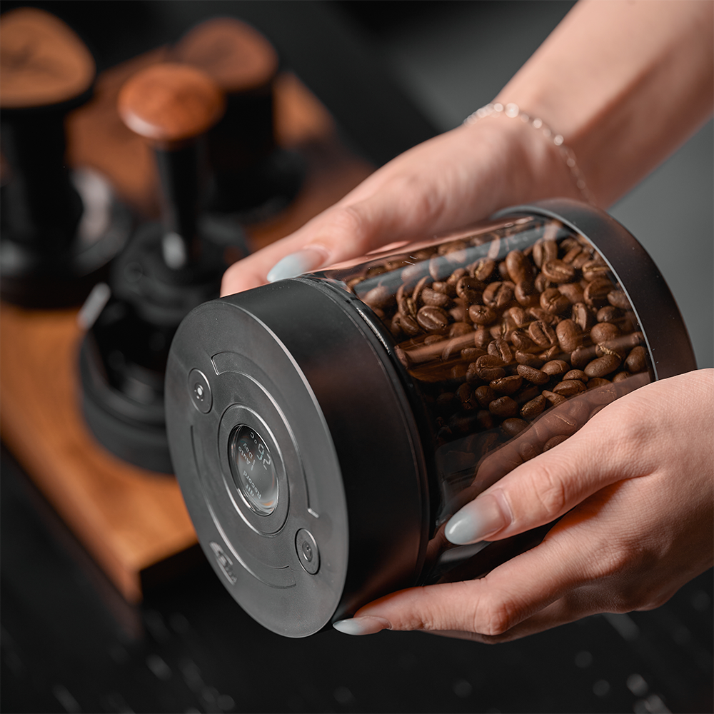 IKAPE black 250g electric vacuum coffee bean canister, photograph 5