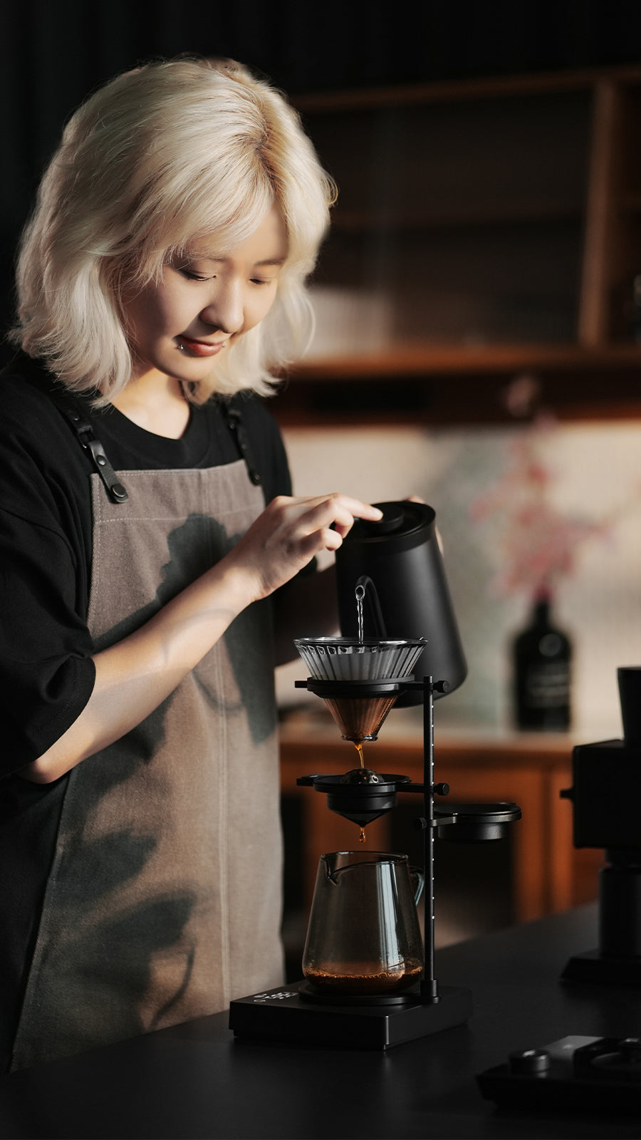 MHW-3BOMBER Obsidian Black stand in a side-view brewing demonstration