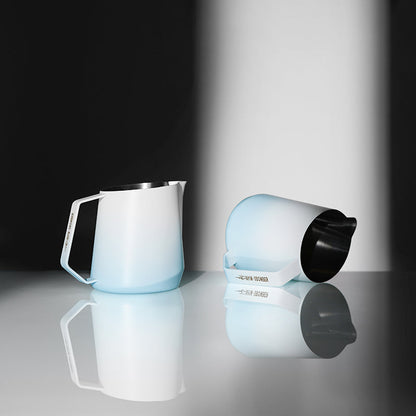 MHW-3BOMBER P6847BL GT milk pitcher — 600 ml gradient blue, upright and side-view studio display; one pitcher supplied. Cups, milk and scene props are not included.