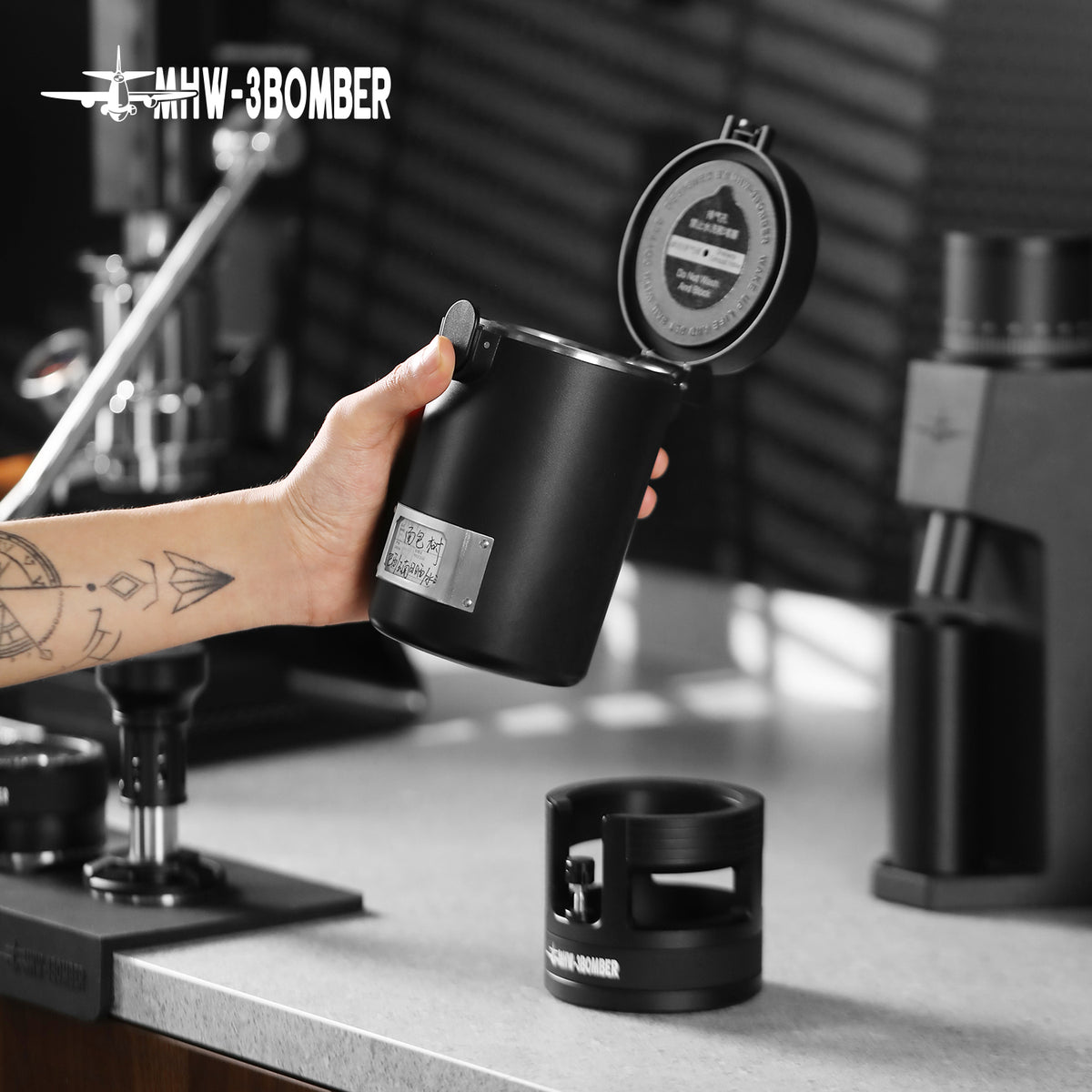 MHW-3BOMBER S6140B black Gambo canister held open at a coffee bar; dosing cup, scale and other equipment are not included