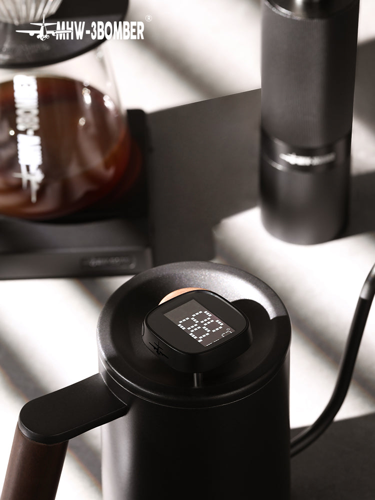 MHW-3BOMBER CT5602 digital thermometer fitted to a kettle lid; kettle is a scene prop