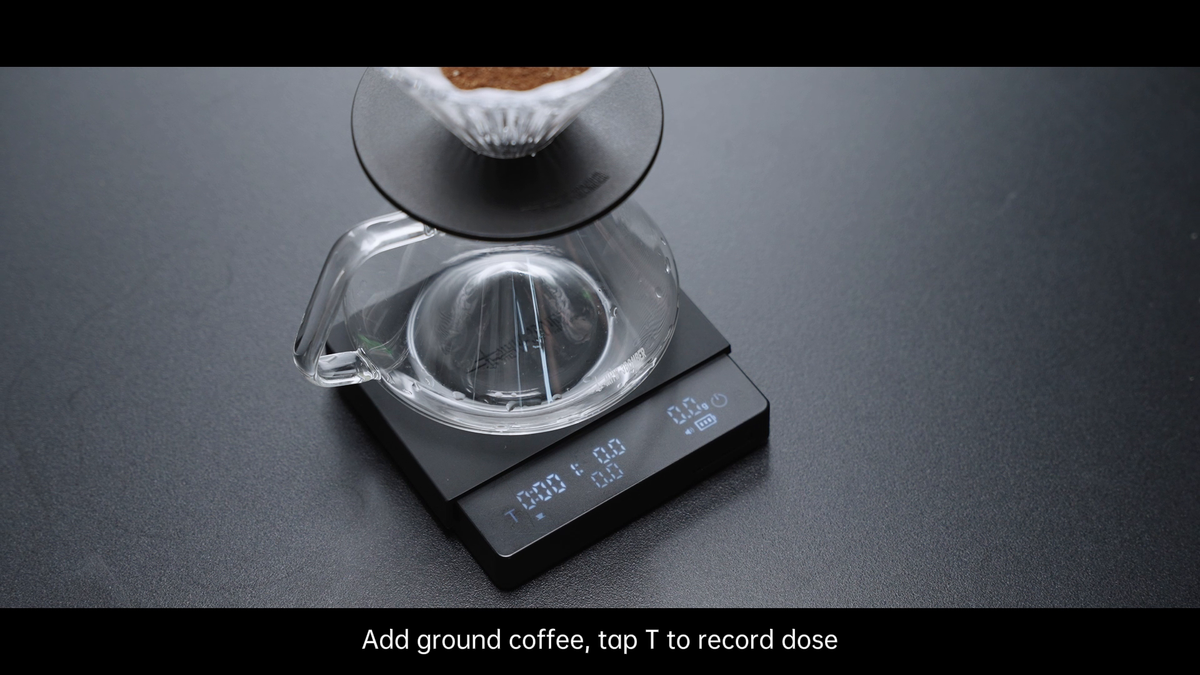 MHW-3BOMBER ES6027B Cube Coffee Scale 3.0 Pro Black – pour-over setup with a server and dripper