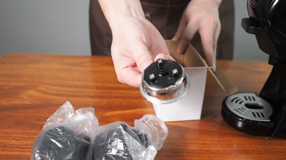 HiBREW H1A Classic Black – Ground-coffee filter basket and adapter shown during unpacking