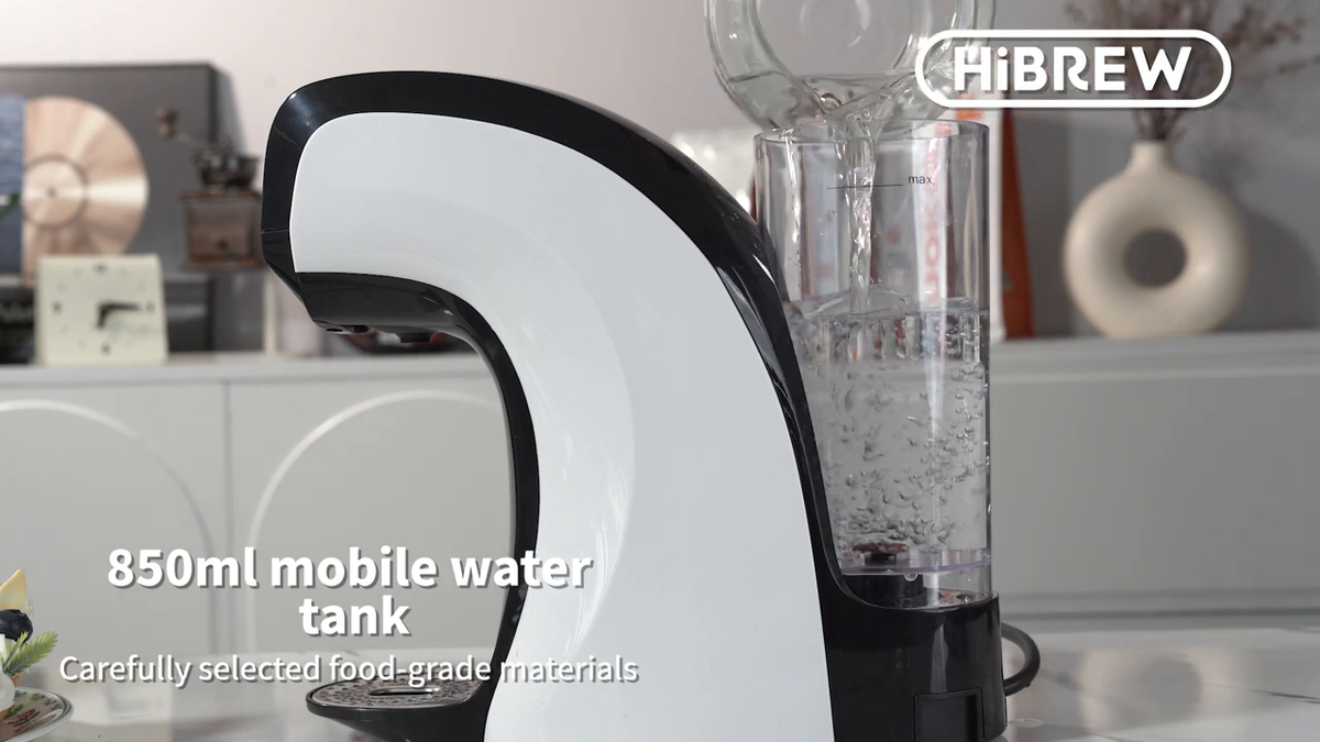 HiBREW H3B – Filling the removable water tank
