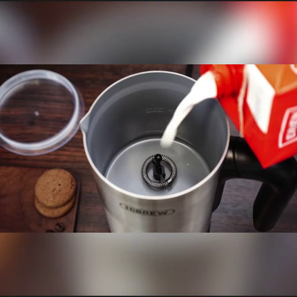 HiBREW M3A Silver – adding milk to the jug and whisk