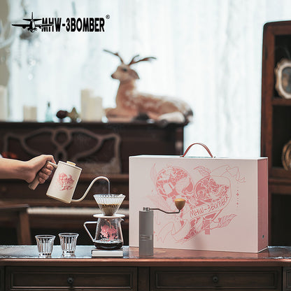 MHW-3BOMBER CS6537P Heartbeat pour-over gift set — brewing presentation beside the illustrated box