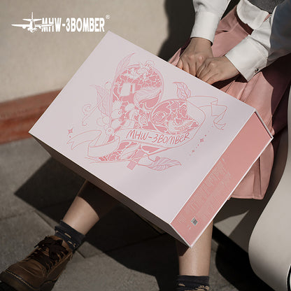 MHW-3BOMBER CS6537P Heartbeat pour-over gift set — hand-held view of the matching illustrated box