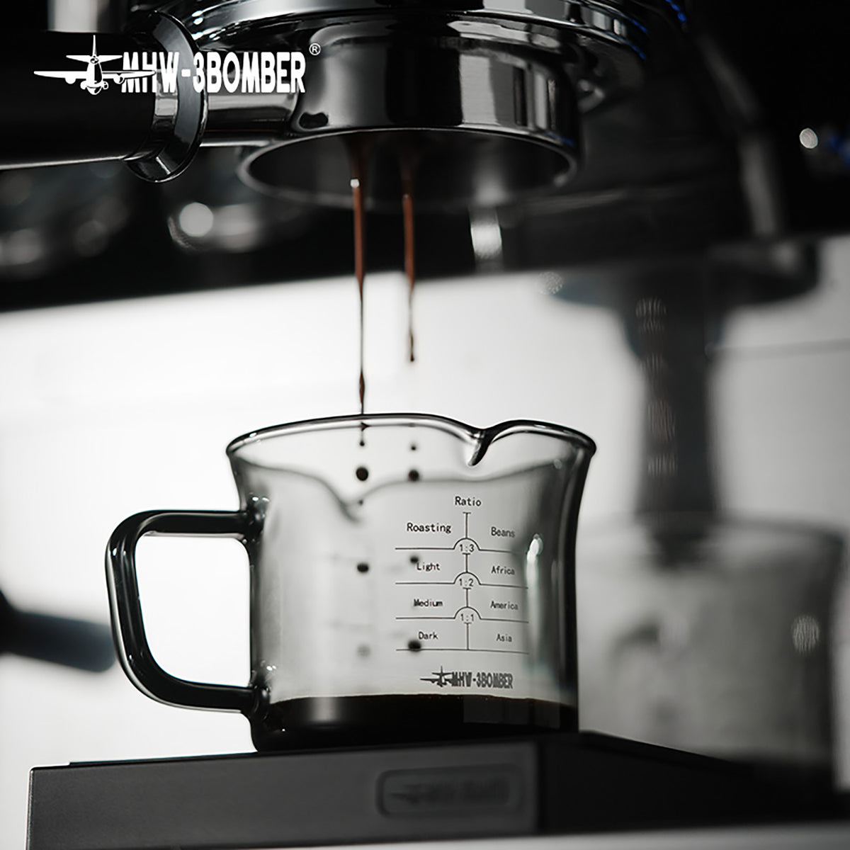 MHW-3BOMBER G5059 clear glass measuring cup receiving espresso