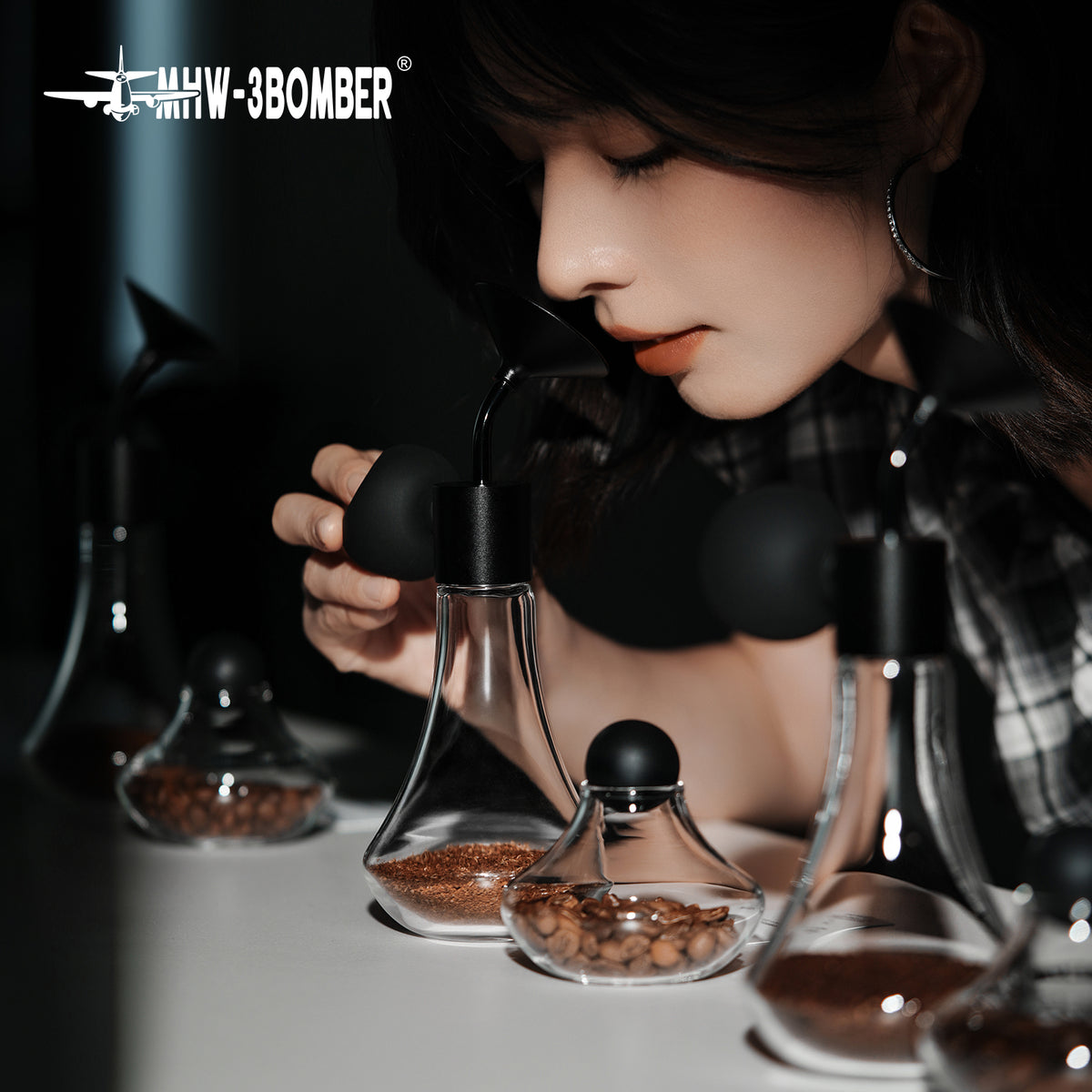 MHW-3BOMBER AB5677 Coffee Aroma Bottle — aroma tasting at a coffee table. Coffee, display jars and other scene props are not included.