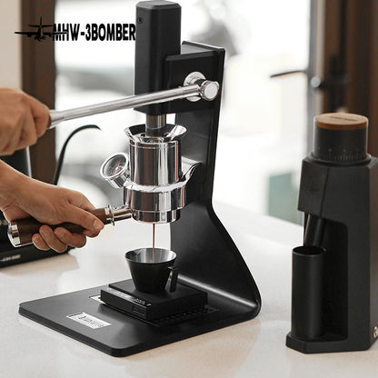MHW-3BOMBER Sonic S7 espresso extraction with the portafilter fitted