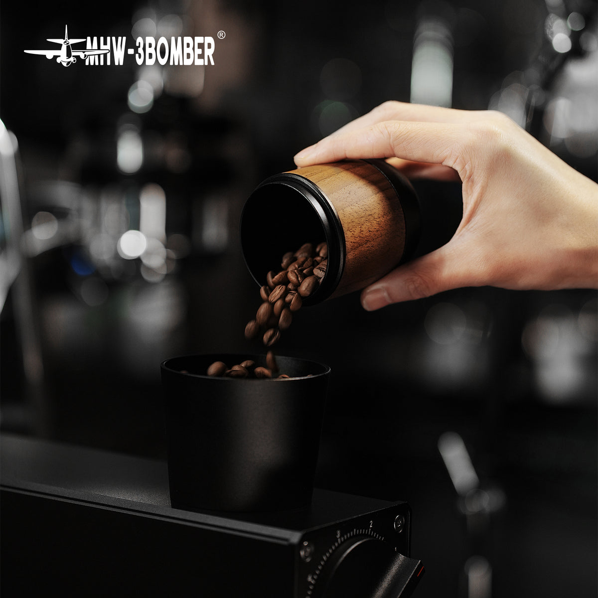 MHW-3BOMBER DR6543B Nova Dosing Cup, 58 mm, Obsidian Black with walnut — pouring beans into a grinder. Coffee, equipment, cups and other scene props are not included.