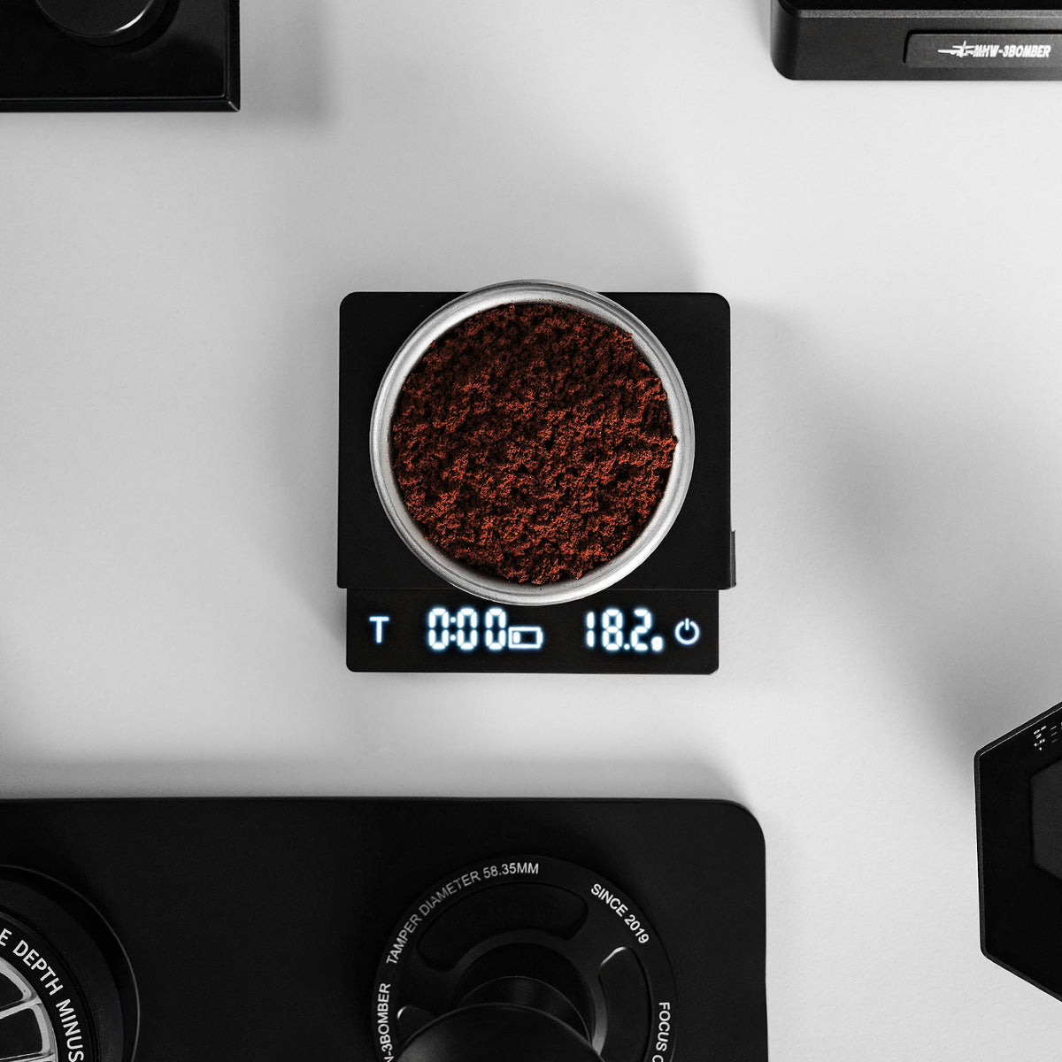 MHW-3BOMBER FB6725 Natural 18 g filter basket with coffee grounds, photographed on a scale