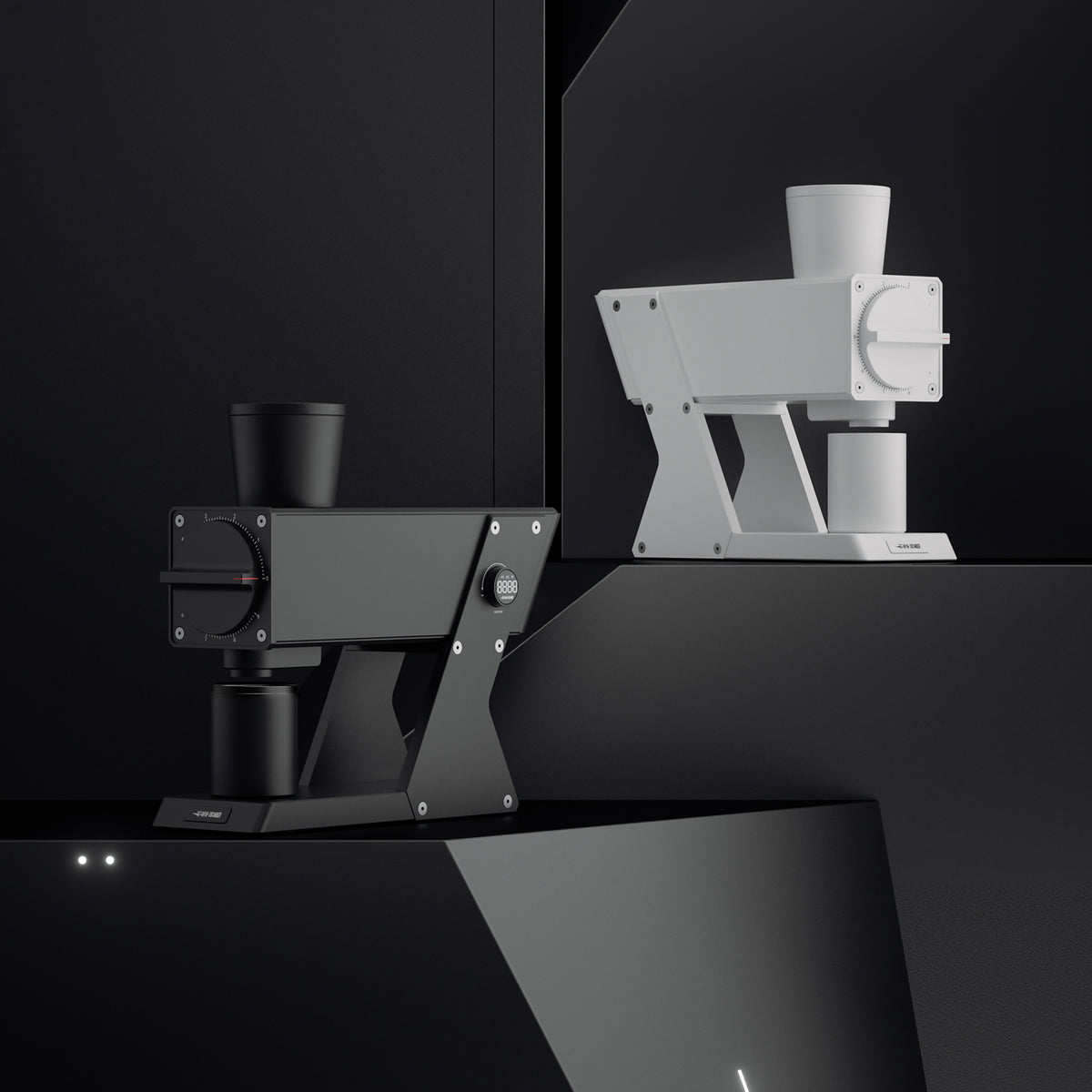 F74 Navigator Black and White family comparison; selected SKU is Black