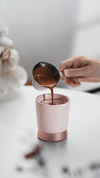 MHW-3BOMBER CERA CS6104P: drink being poured into the pink 240 ml cup; scene accessories not included