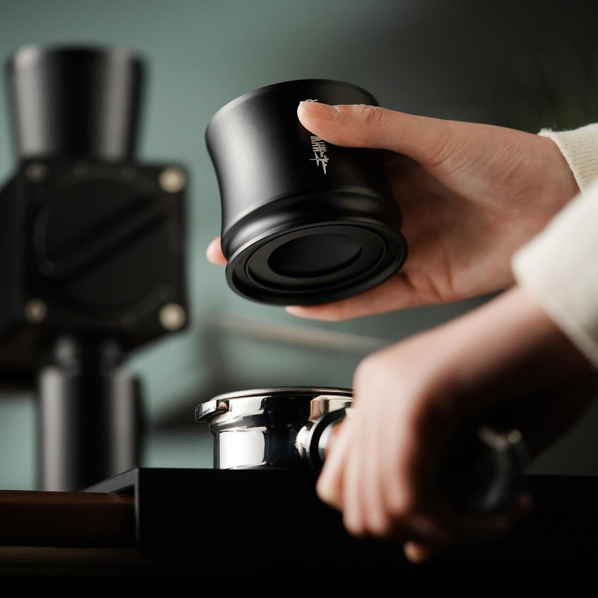 MHW-3BOMBER DR6937 black 58 mm dosing cup underside and release opening above a portafilter; portafilter not included