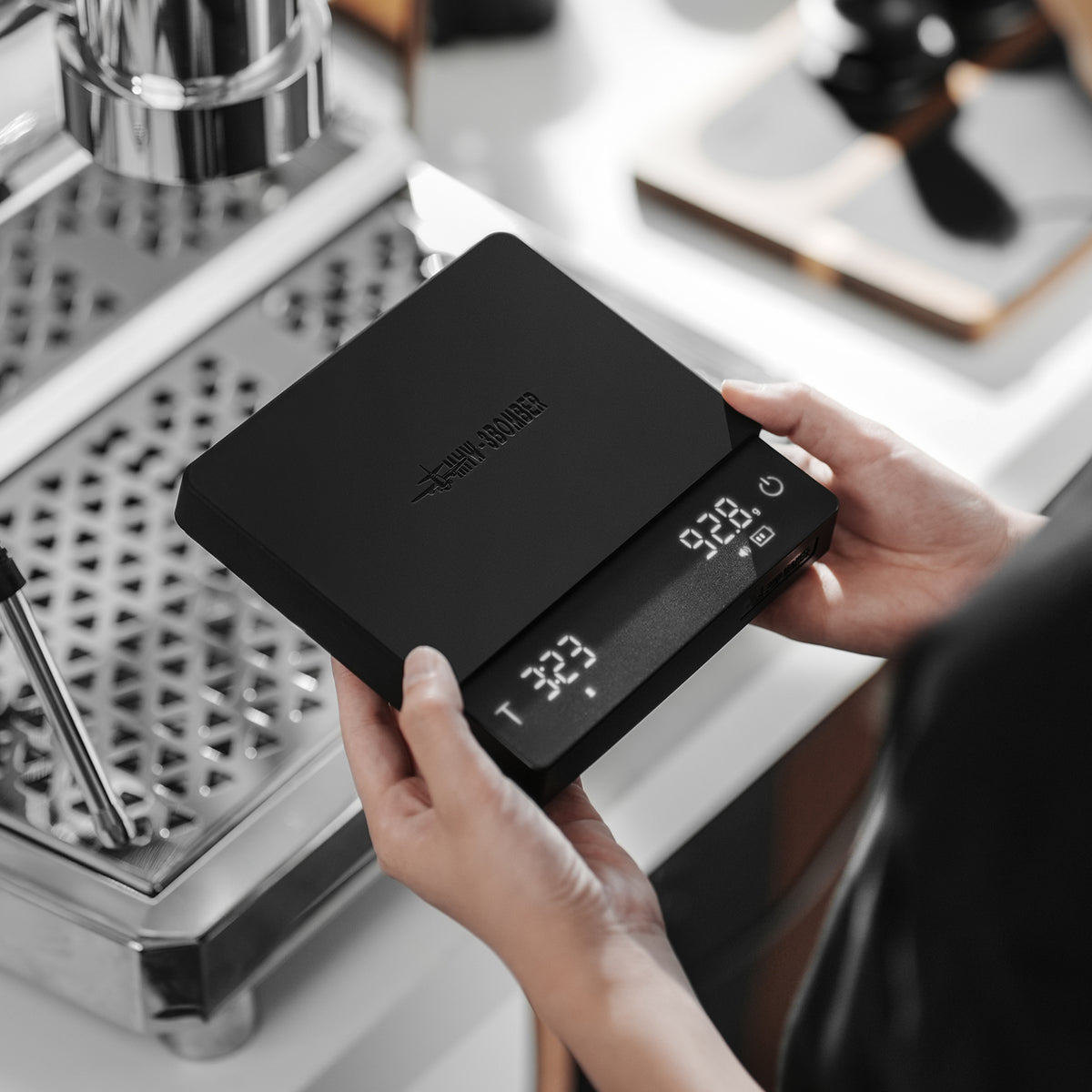 MHW-3BOMBER ES5663 Cube Coffee Scale 3.0 Pro Max held for size context