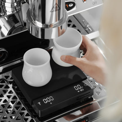 MHW-3BOMBER ES5663 scale with two cups beneath an espresso machine