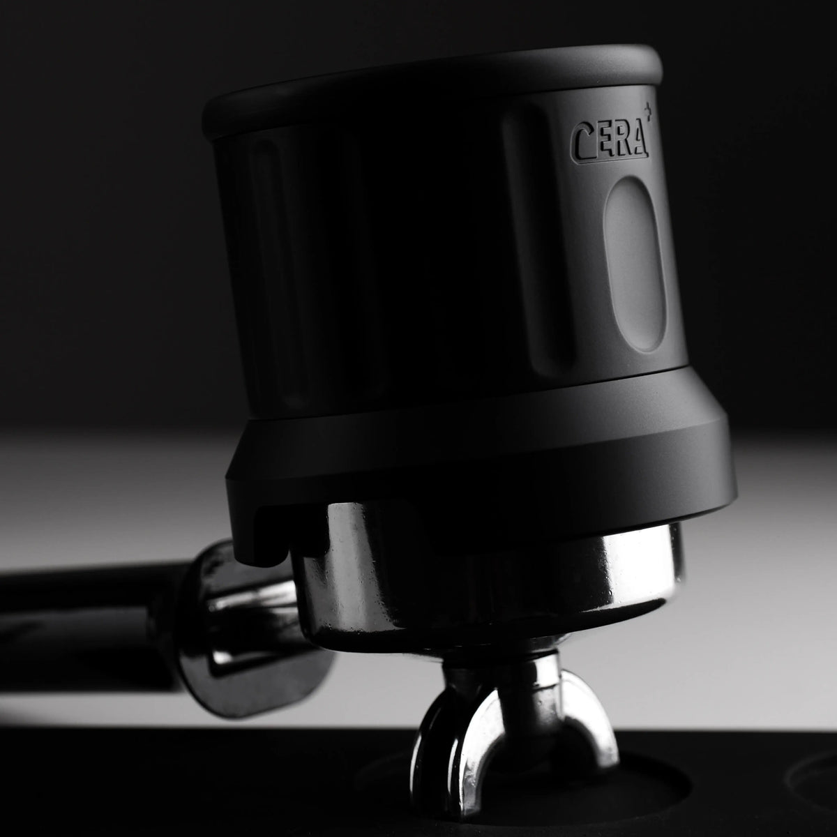 CERA+ ET58 side view mounted on a double-spout portafilter; portafilter excluded