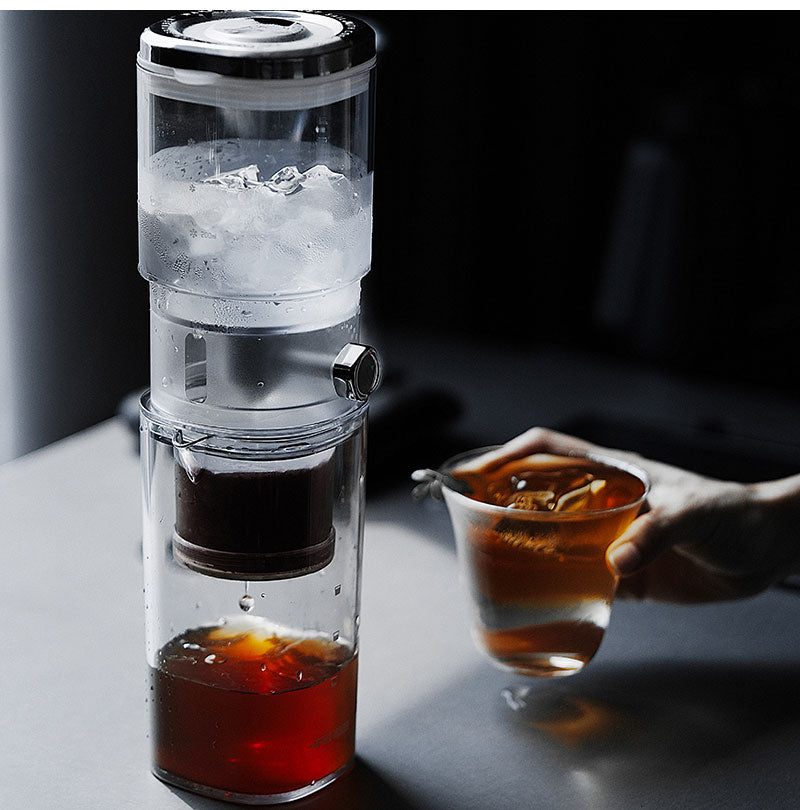 MHW-3BOMBER clear Fresh Ice brewer with coffee in the lower chamber