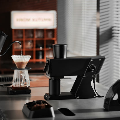 MHW-3BOMBER F74 Navigator G5917 Black grinder, side view beside filter coffee preparation