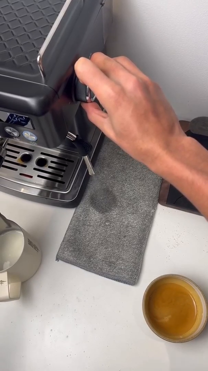 Adjusting the steam control on the HiBREW H10A black machine
