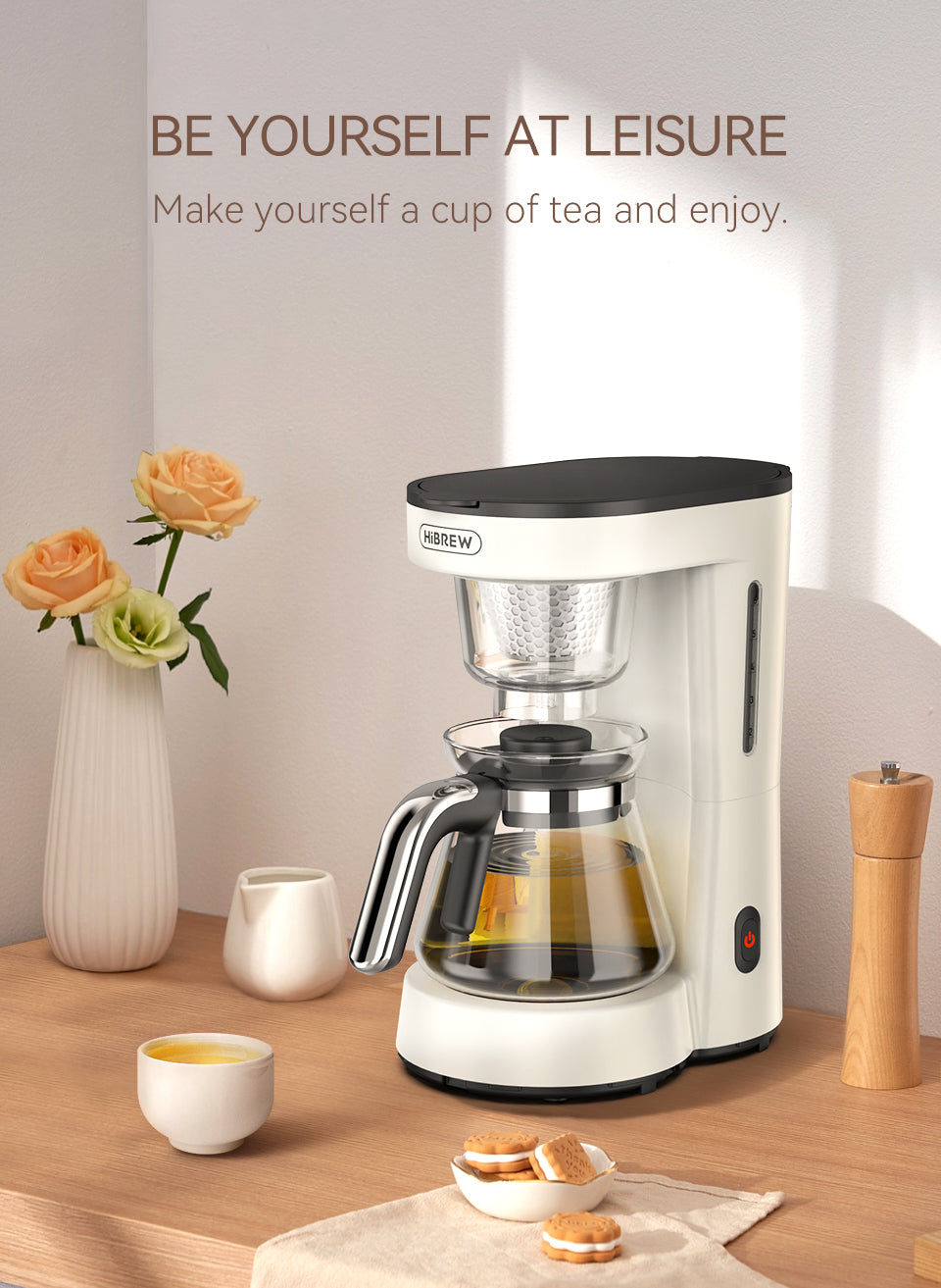 HiBREW H12 White / EU: white machine and glass carafe in a kitchen