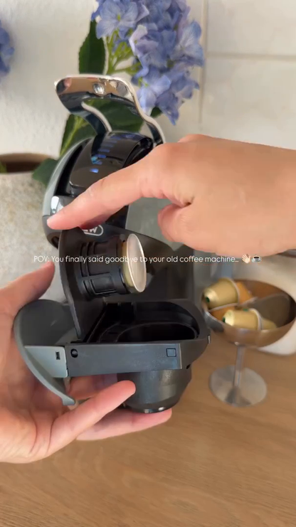HiBREW H17 — Loading a capsule in the adapter