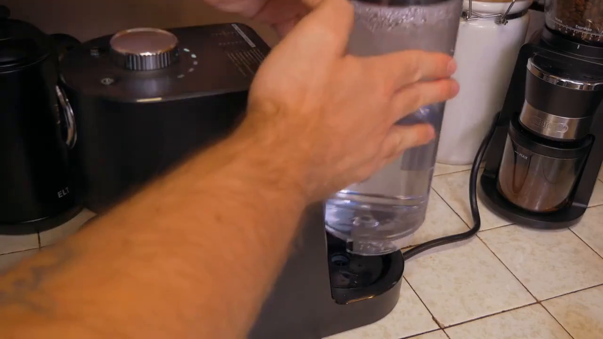 HiBREW H3C — Refilling the rear water tank