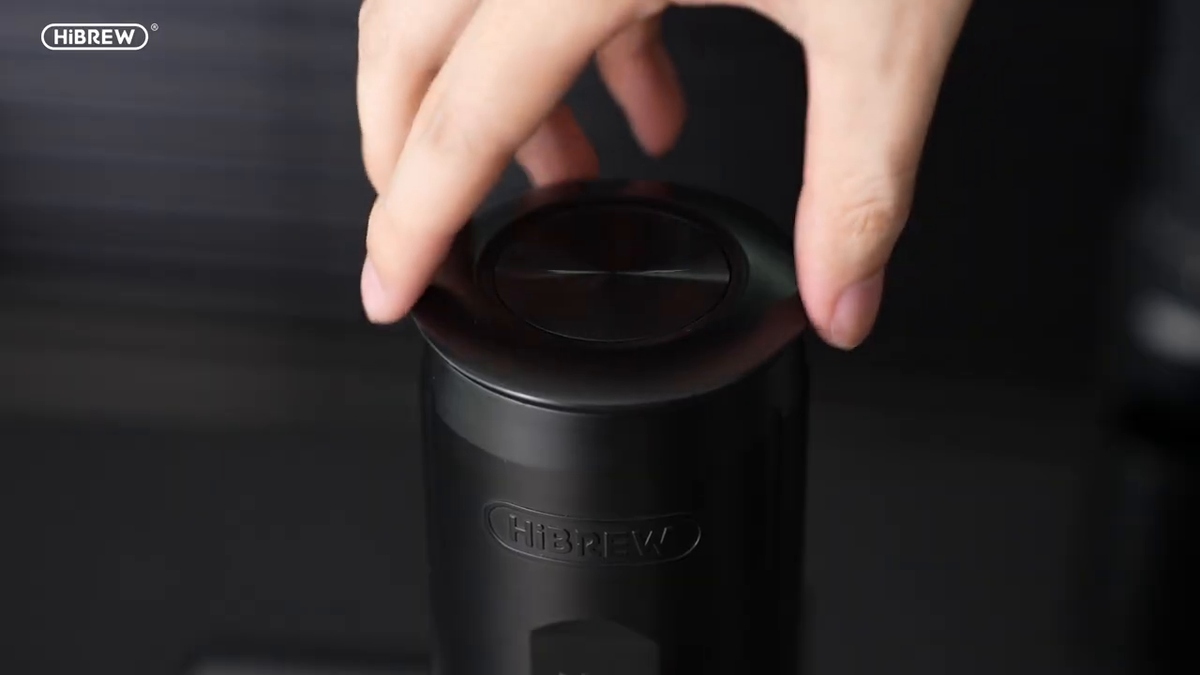 HiBREW H4C Max top water-tank cap in use.