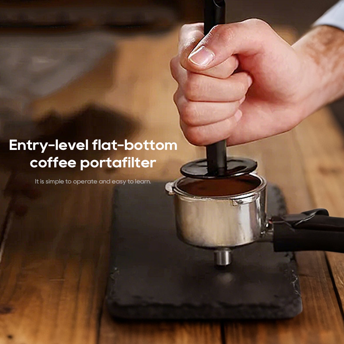 HiBREW H5A EU: coffee tamping in the portafilter basket