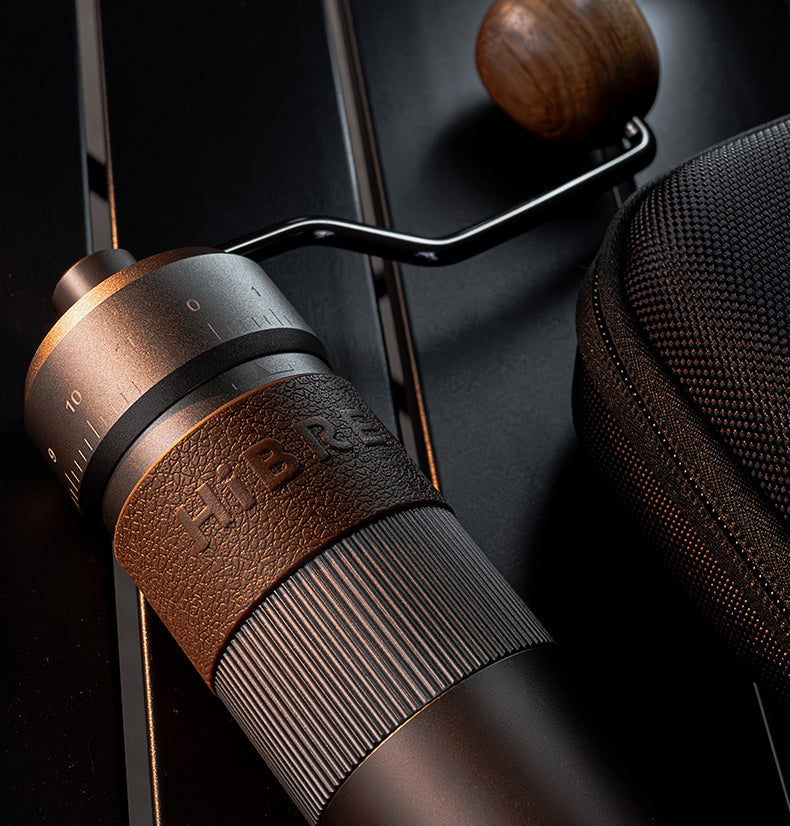 HiBREW G4B — Manual grinder body and walnut handle in close-up