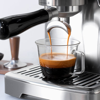 HiBREW H10 extracting espresso