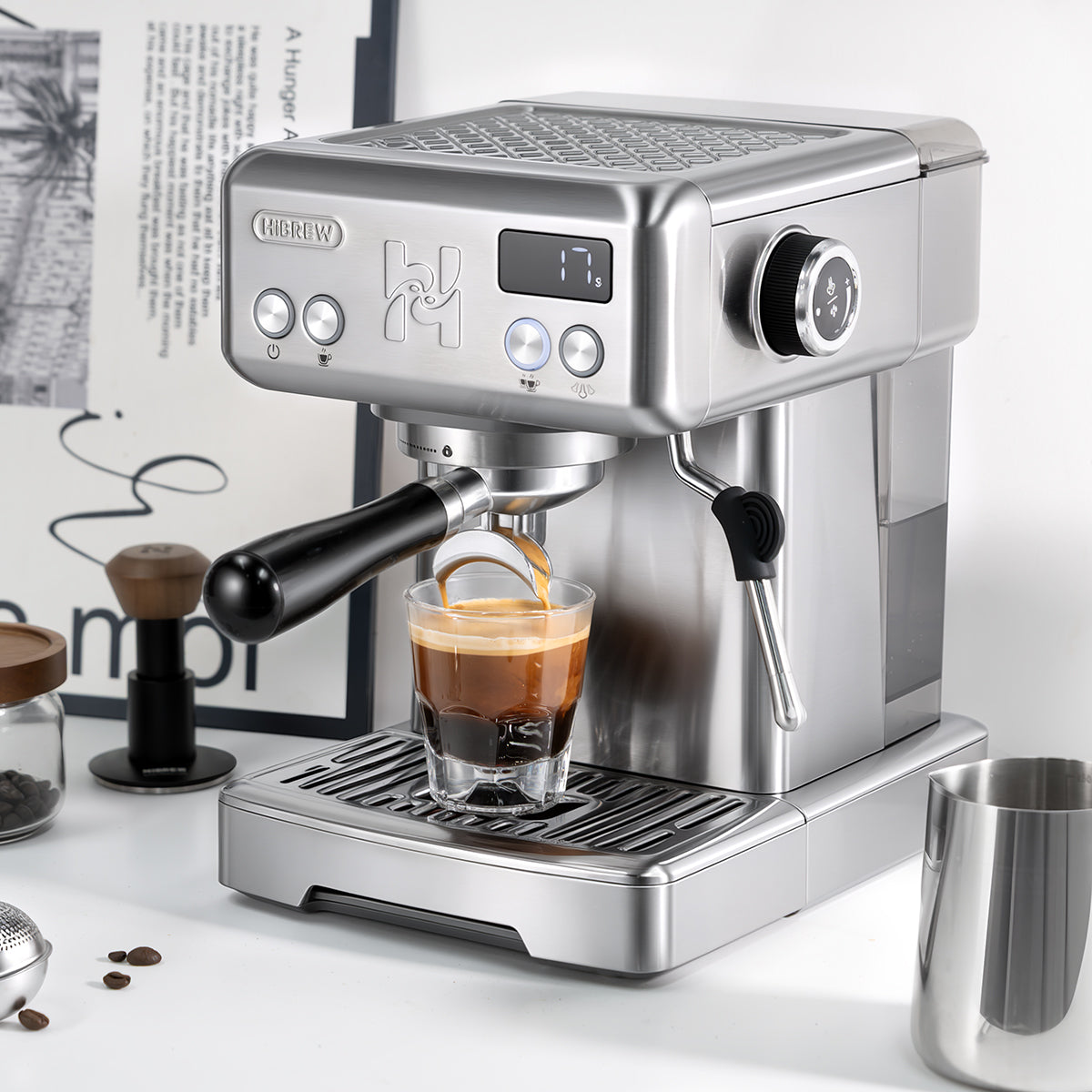 HiBREW H10 coffee preparation scene