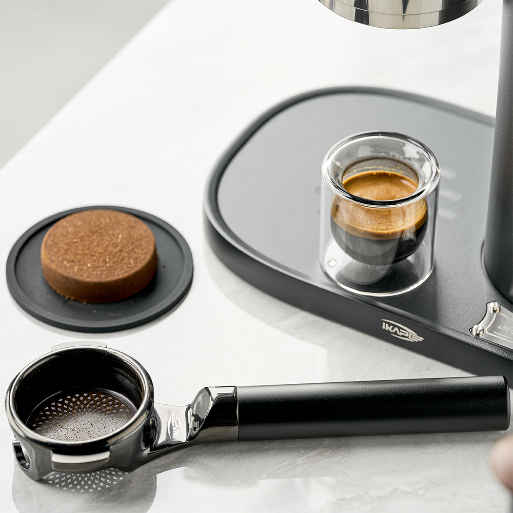 IKAPE KKLUO black E61 58mm portafilter exact-model photograph 2; other equipment is not included