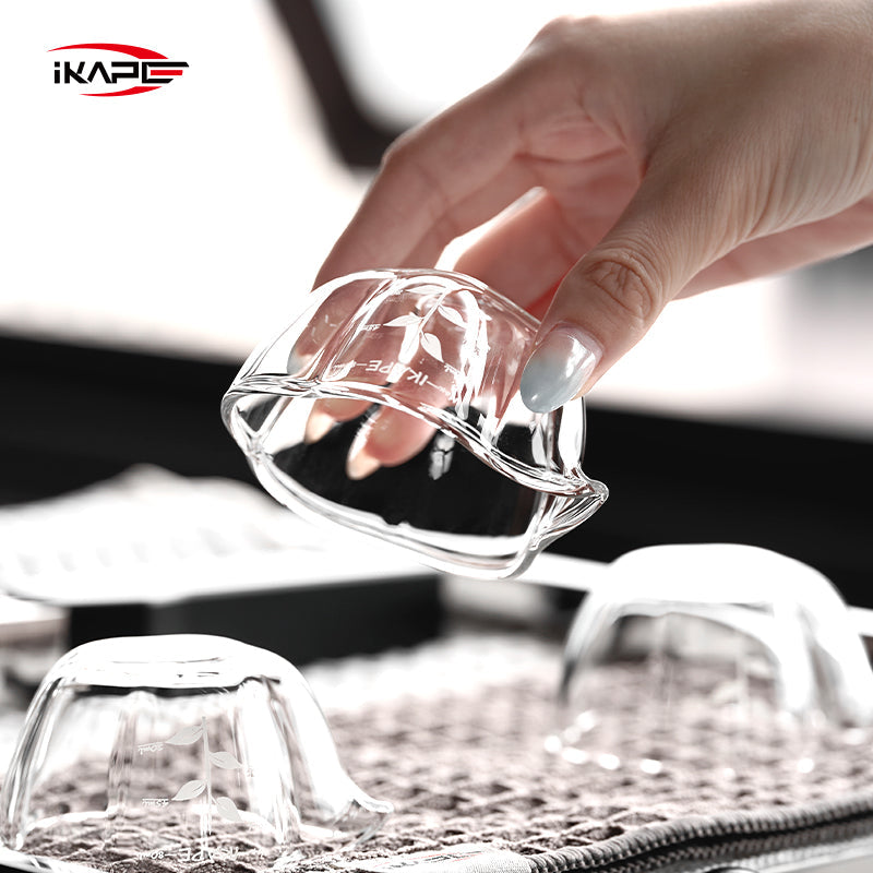 IKAPE Glass Petal espresso measuring cup held by hand