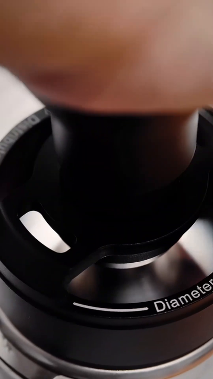 IKAPE UniPress 58.35 mm rotating mechanism during a vertical press.