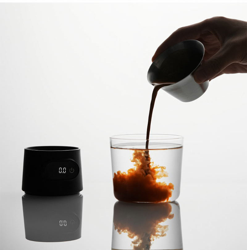 MHW-3BOMBER ES8031 black ESP coffee scale — pouring coffee from the matching cup into a glass