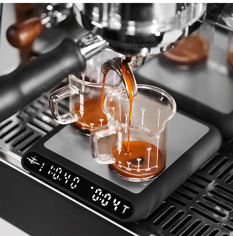 MHW-3BOMBER ES5485W white Formula coffee scale — double-spout espresso scene