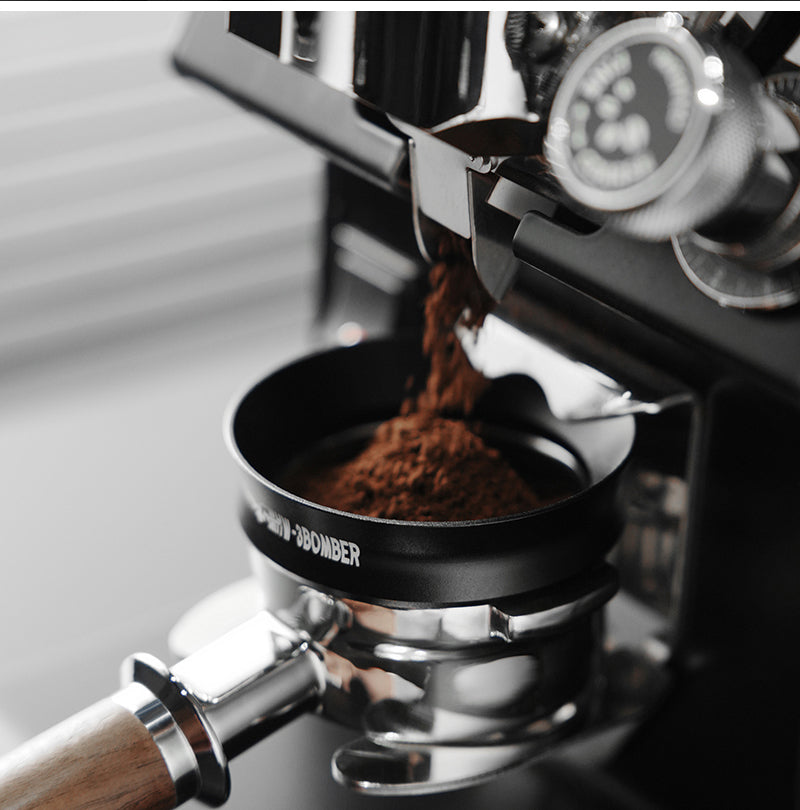 MHW-3BOMBER DR5546B black 58 mm magnetic dosing ring under a grinder; grinder and portafilter sold separately