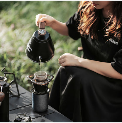MHW-3BOMBER black Rain distributor in an outdoor brewing setup